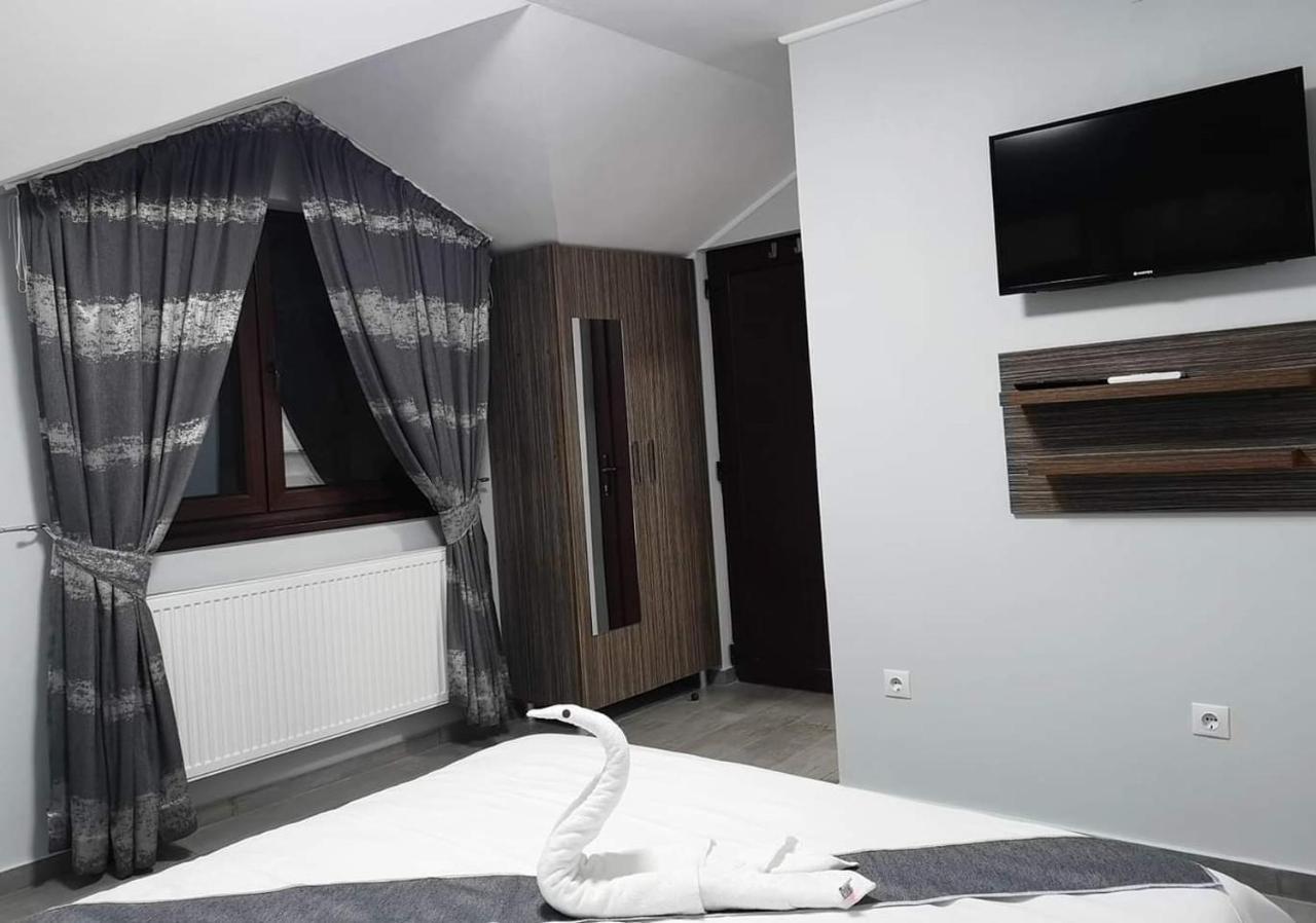 فندق Casa Cizi Călimăneşti المظهر الخارجي الصورة