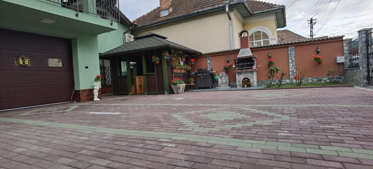 فندق Casa Cizi Călimăneşti المظهر الخارجي الصورة